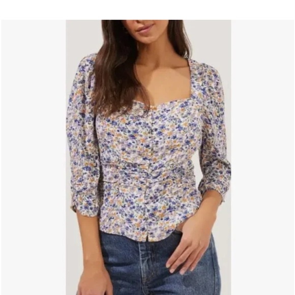 ASTR the Label Button Front Ruched Floral Top SIZE L - Picture 2 of 9